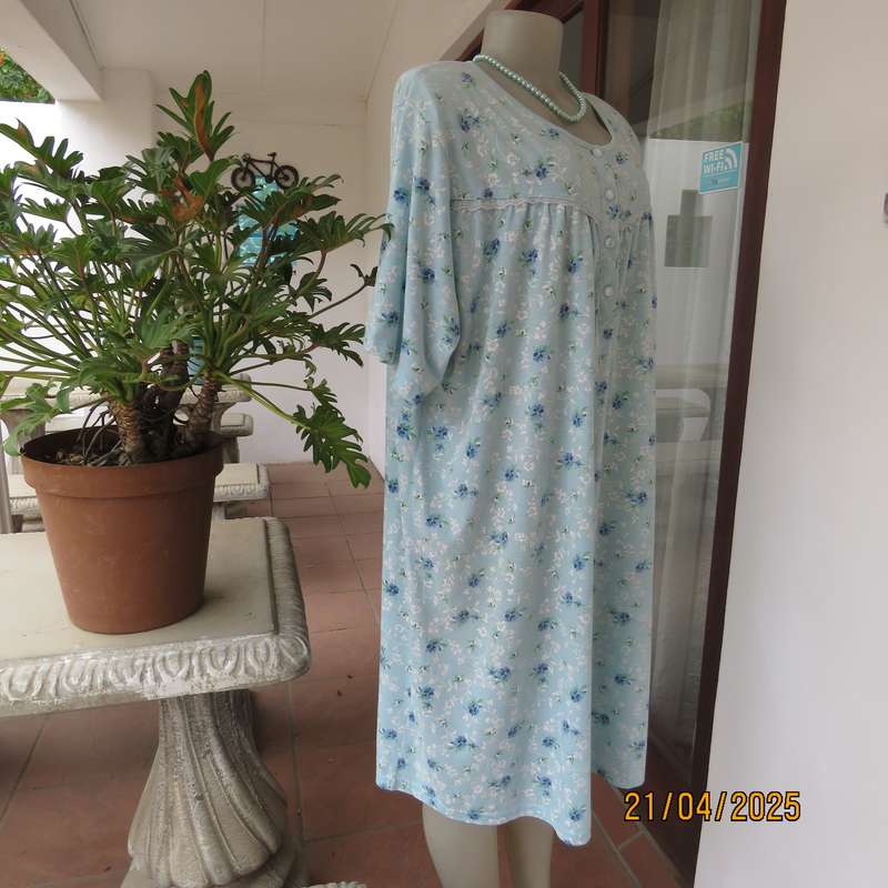 Pale turquoise with tiny blue-white floral pattern nighty. Opening on front. Size 44-46