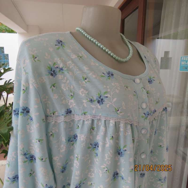 Pale turquoise with tiny blue-white floral pattern nighty. Opening on front. Size 44-46