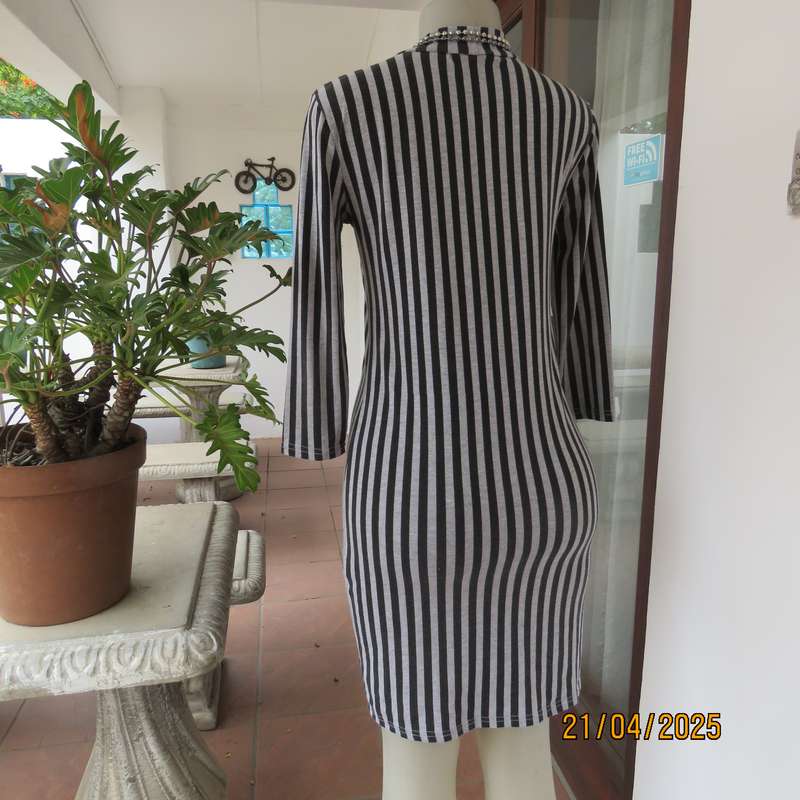 JUDY'S PRIDE smart black-grey vertical striped stretch cotton size 32 dress.