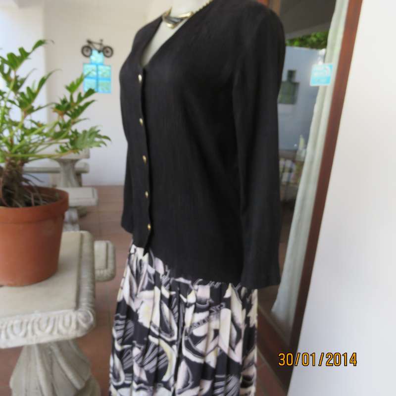 Smart black V neck button down long sleeve top.In crinkled floral embossed polycotton.Size 34.As new