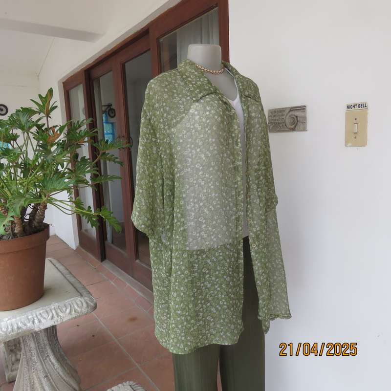 DONNA CLAIRE avo green with tiny white flowers button down top. Size 46.
