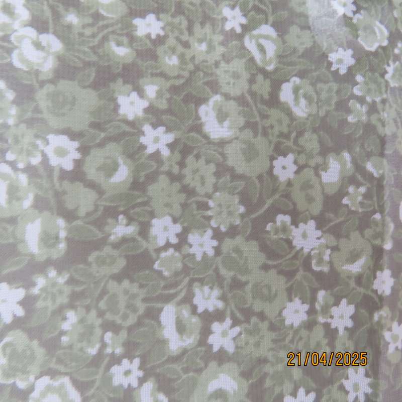 DONNA CLAIRE avo green with tiny white flowers button down top. Size 46.