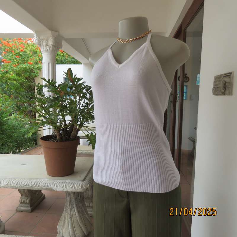 GEORGIO cream viscose knit halter neck top size 36. Ribbed back.