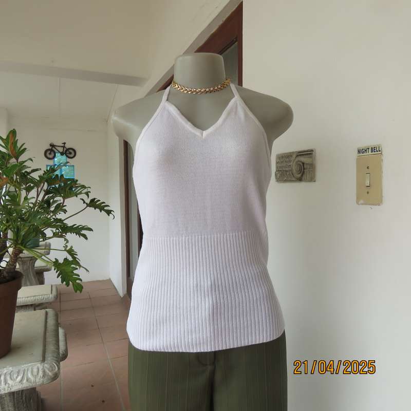 GEORGIO cream viscose knit halter neck top size 36. Ribbed back.