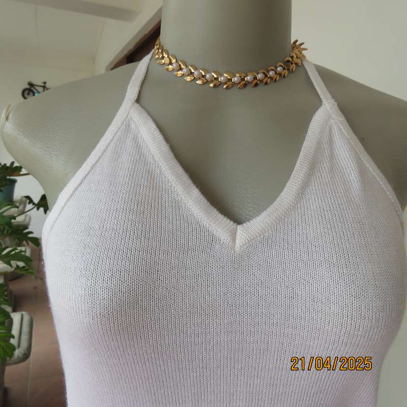 GEORGIO cream viscose knit halter neck top size 36. Ribbed back.