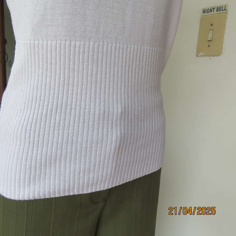 GEORGIO cream viscose knit halter neck top size 36. Ribbed back.