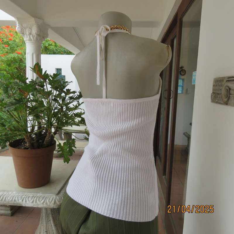 GEORGIO cream viscose knit halter neck top size 36. Ribbed back.