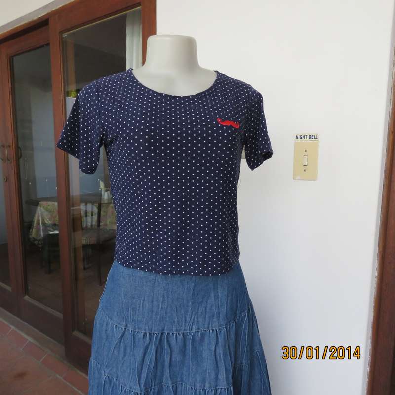 MAROUVIN cropped cotton stretch navy-white polka dot top.Capped sleeves.Size 32. As new condition.