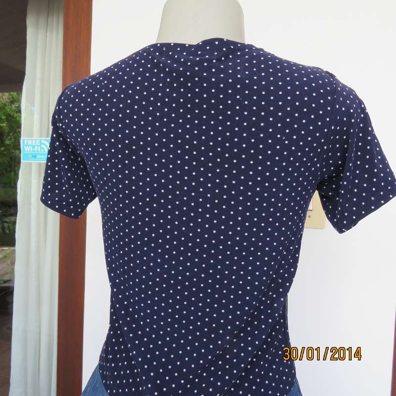 MAROUVIN cropped cotton stretch navy-white polka dot top.Capped sleeves.Size 32. As new condition.