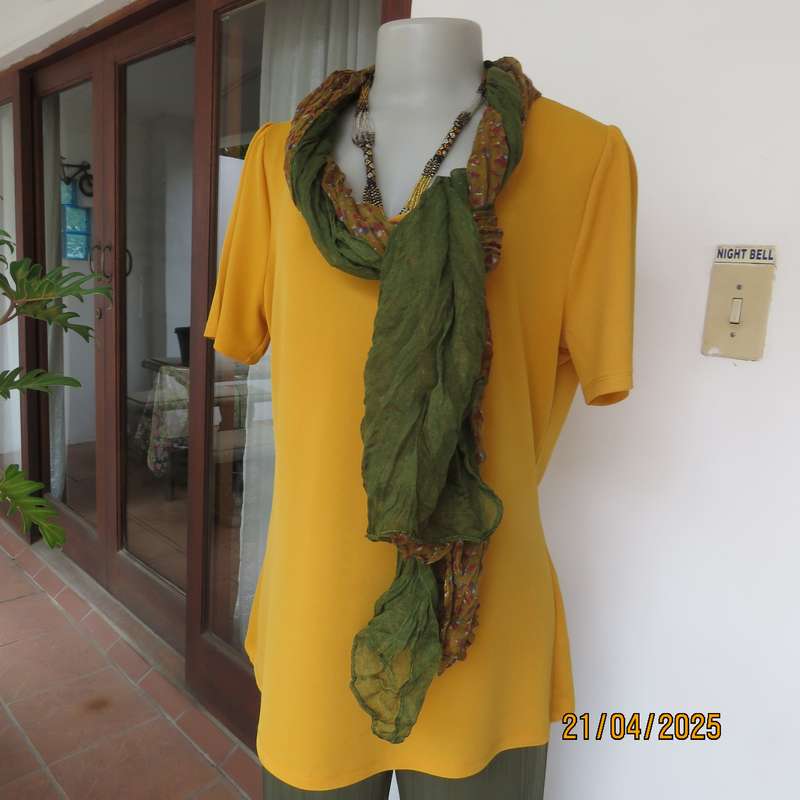 FOSHINI mustard colour stretch textured polyester short sleeve size 40 top.