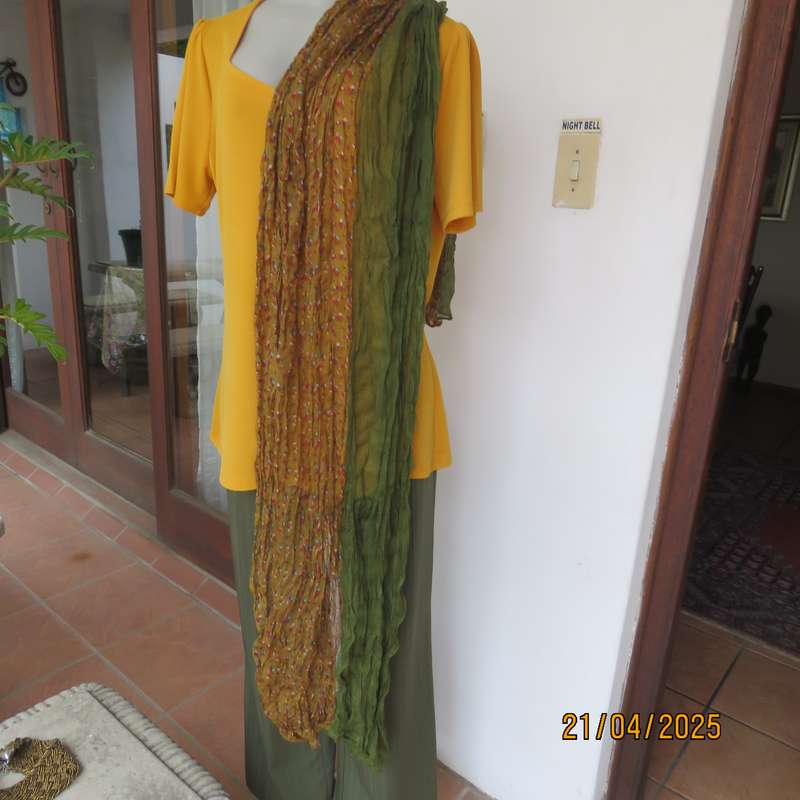 Crinkled polyester long polyester colour blocked in olive green-golden brown floral