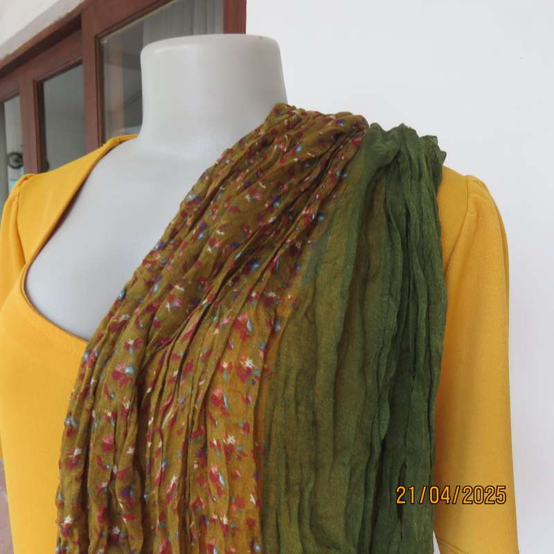 Crinkled polyester long polyester colour blocked in olive green-golden brown floral
