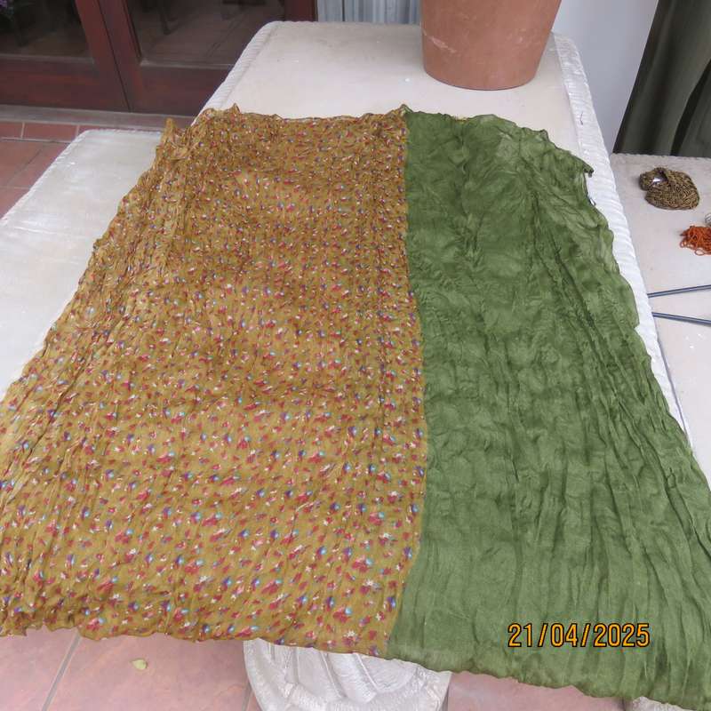 Crinkled polyester long polyester colour blocked in olive green-golden brown floral