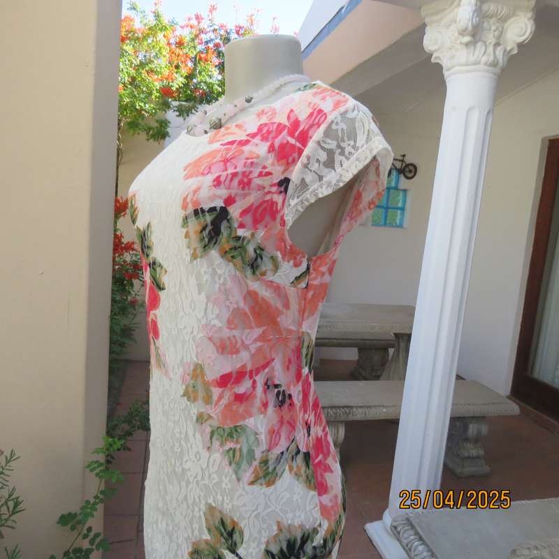 White stretch polyester lace with bold crimson flowers bodycon dress. Fully lined. Size 34.