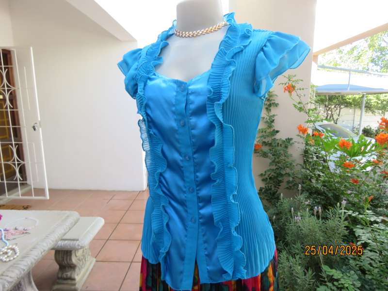 FORME teal blue permanent pleated top. Satin front inlay with frills. Size 36-38