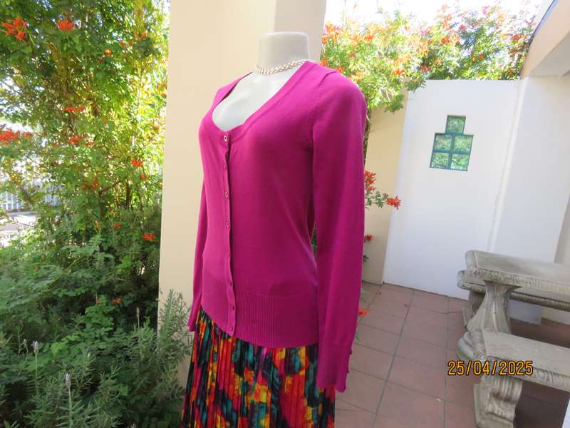 INWEAR magenta pink polyester-acrylic knitted long sleeve size 36 cardigan.