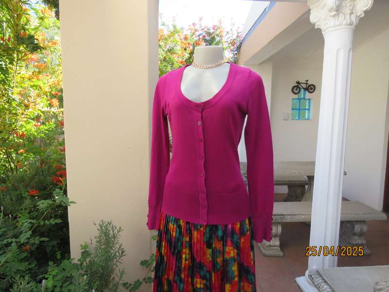INWEAR magenta pink polyester-acrylic knitted long sleeve size 36 cardigan.