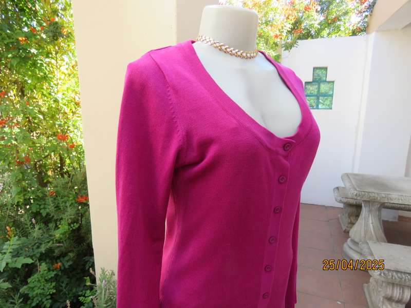 INWEAR magenta pink polyester-acrylic knitted long sleeve size 36 cardigan.
