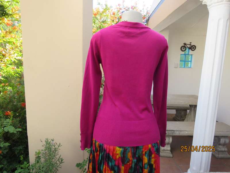 INWEAR magenta pink polyester-acrylic knitted long sleeve size 36 cardigan.