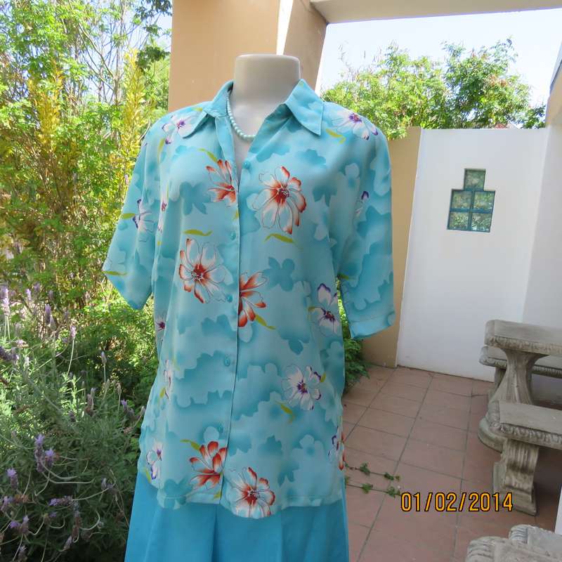 Cheerful smart short sleeve button down top in array of turquoise. Purple-orange flowers,Size 40.