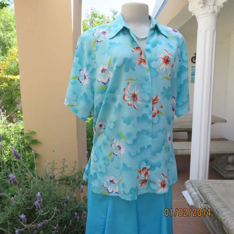 Cheerful smart short sleeve button down top in array of turquoise. Purple-orange flowers,Size 40.