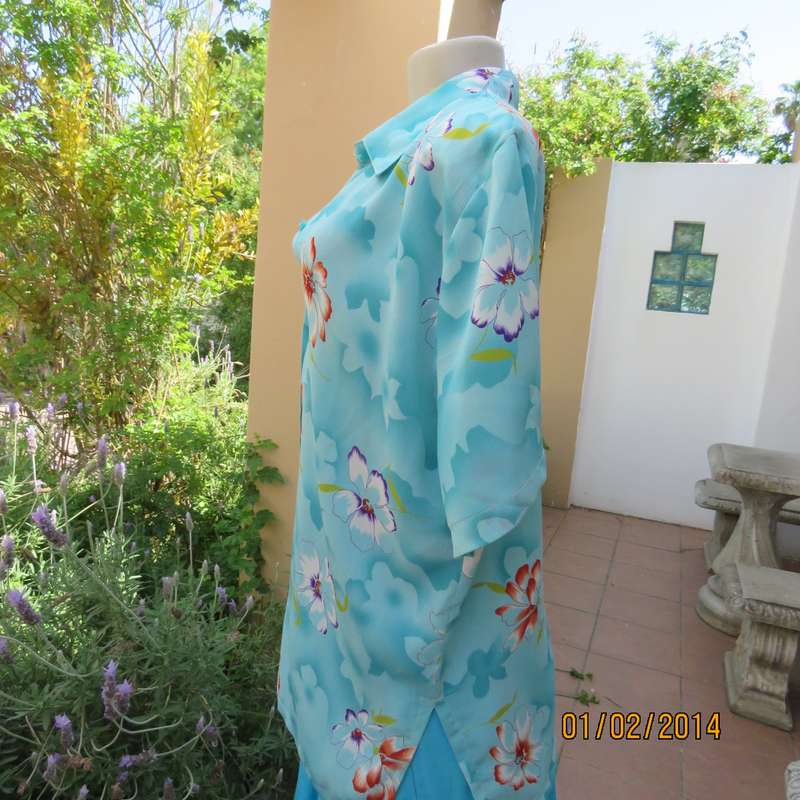 Cheerful smart short sleeve button down top in array of turquoise. Purple-orange flowers,Size 40.