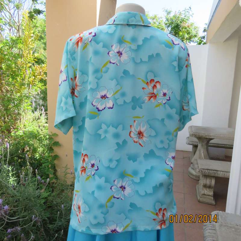 Cheerful smart short sleeve button down top in array of turquoise. Purple-orange flowers,Size 40.