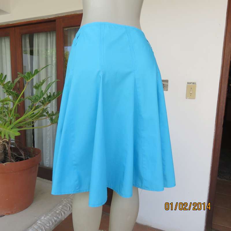 Easy to wear godet tropical turquoise colour skirt.Bandless with side zip.Size 38.As new condition.