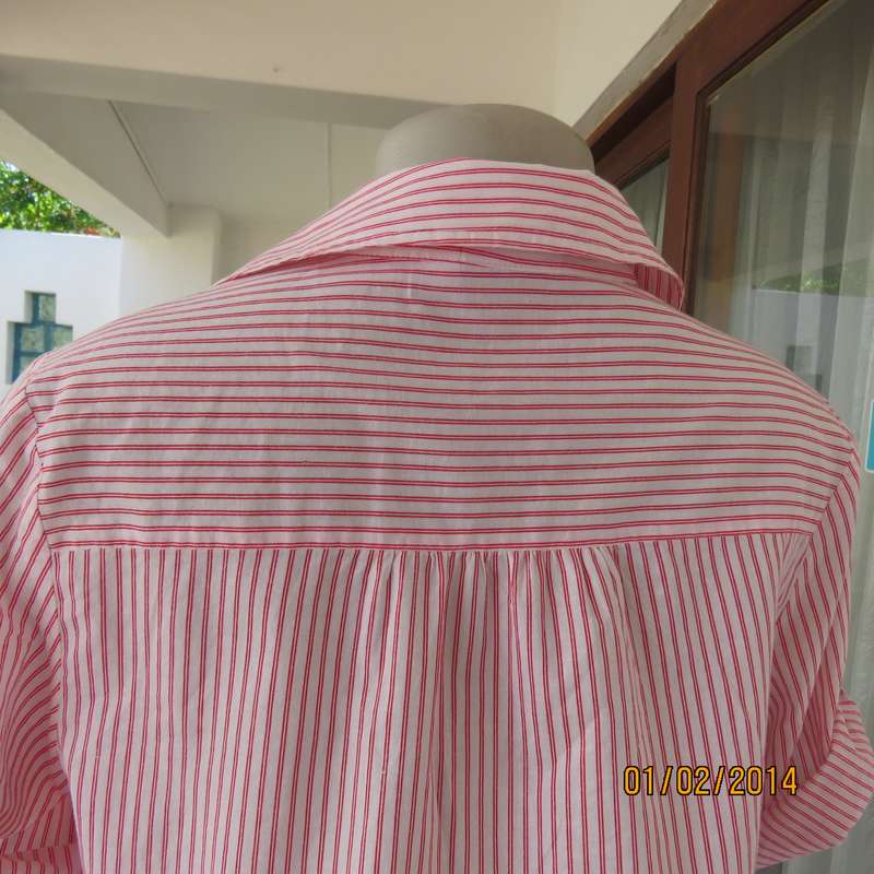 Casual white-red vertical striped long top with drawstring on hips. Size 36. 100% cotton. As new