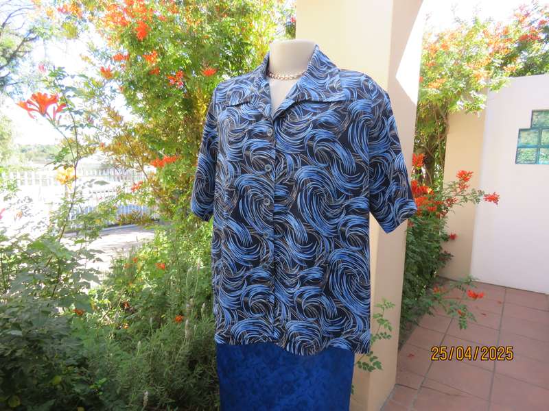Blue and black graphic printed short sleeve polyester button down size 42 top.