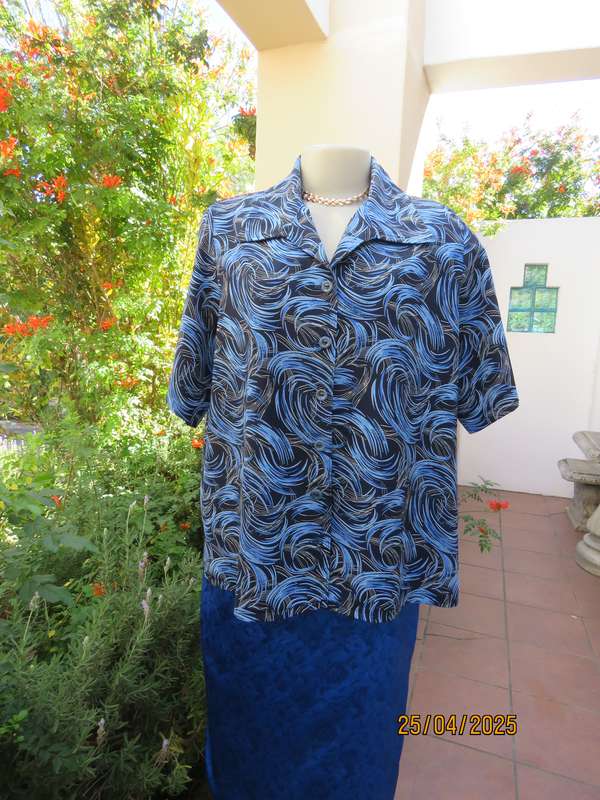 Blue and black graphic printed short sleeve polyester button down size 42 top.