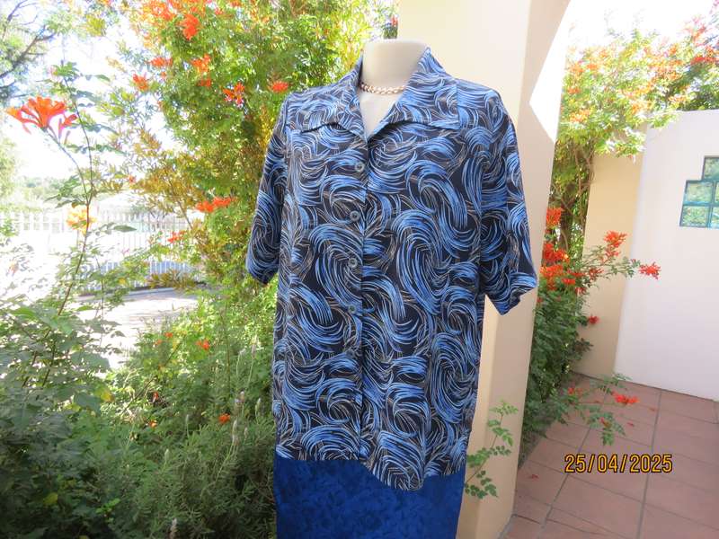 Blue and black graphic printed short sleeve polyester button down size 42 top.