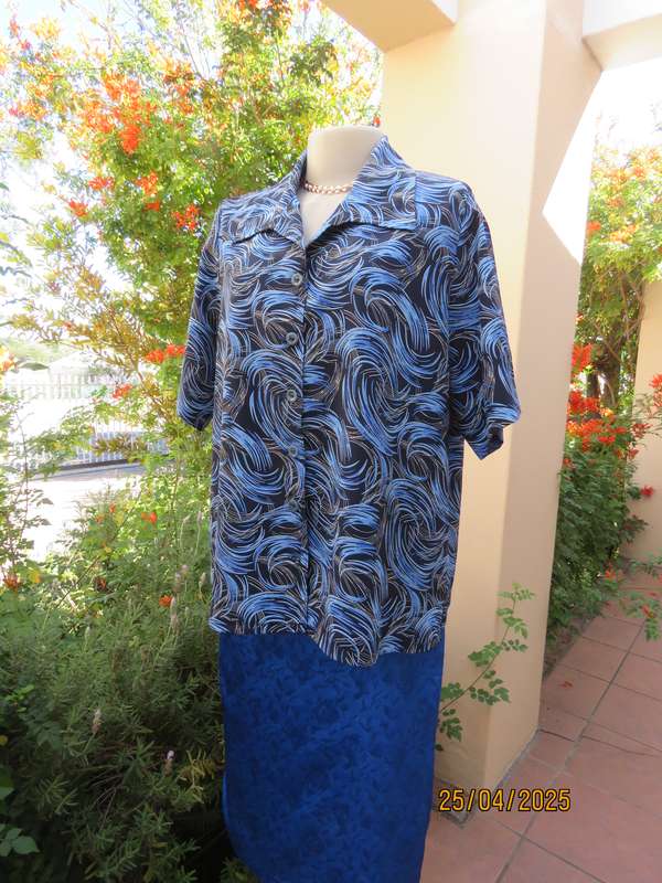 Blue and black graphic printed short sleeve polyester button down size 42 top.