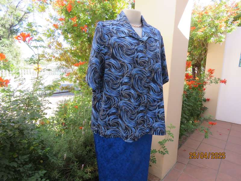 Blue and black graphic printed short sleeve polyester button down size 42 top.
