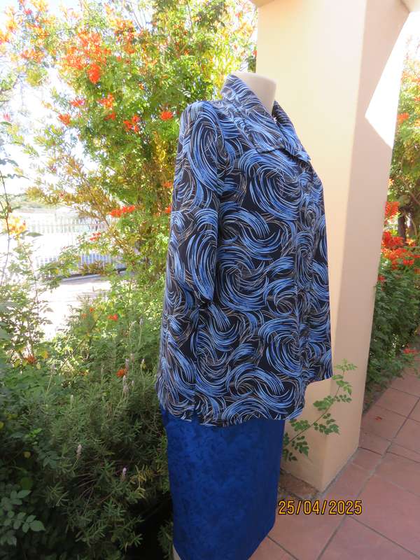 Blue and black graphic printed short sleeve polyester button down size 42 top.