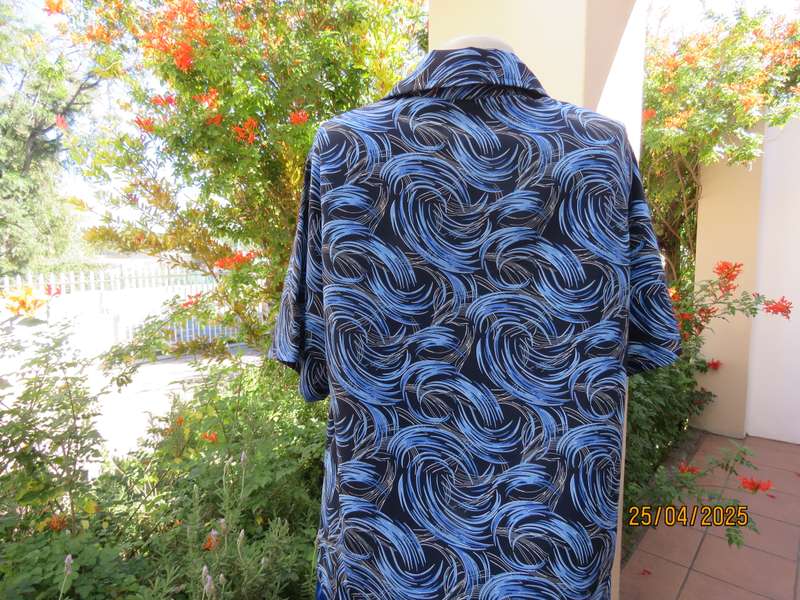 Blue and black graphic printed short sleeve polyester button down size 42 top.