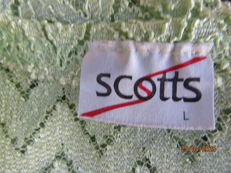 SCOTTS mint green opaque zig zag stretch polyester short sleeve size 36 top.
