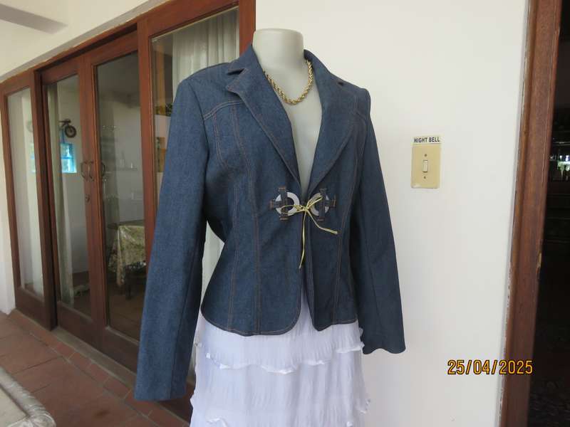 WWW stretch polycotton denim styled jacket. One hook-eye closure. Size 38.