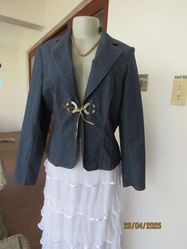 WWW stretch polycotton denim styled jacket. One hook-eye closure. Size 38.