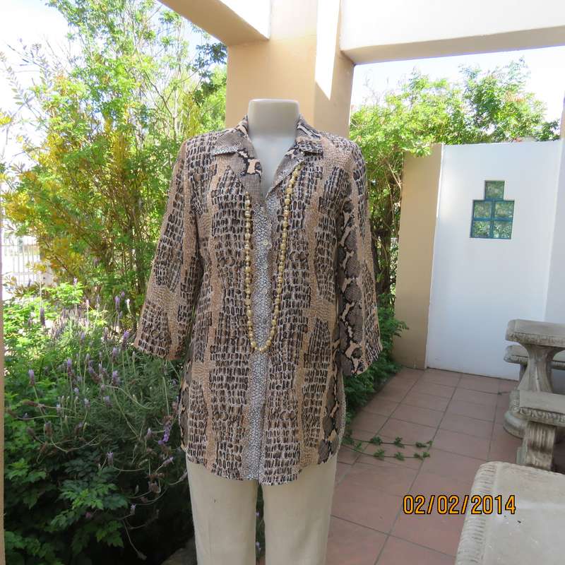 Elegant animal print polyester top size 36. Beige-peach and black. Bracelet length sleeves. As new