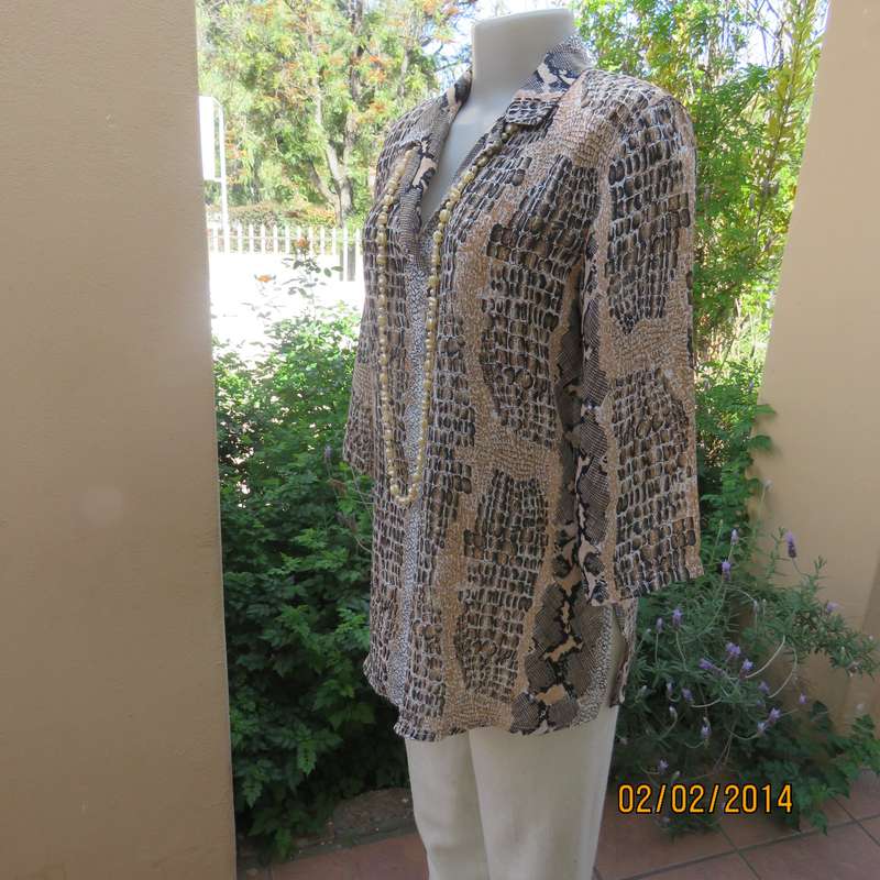 Elegant animal print polyester top size 36. Beige-peach and black. Bracelet length sleeves. As new