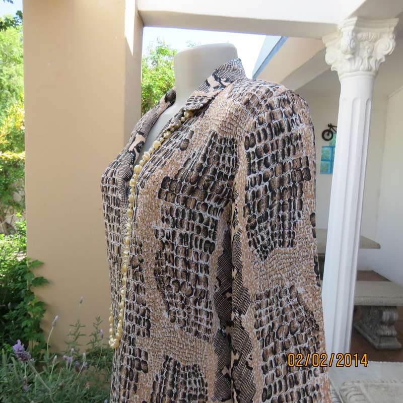 Elegant animal print polyester top size 36. Beige-peach and black. Bracelet length sleeves. As new
