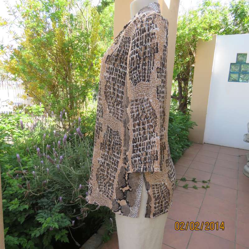 Elegant animal print polyester top size 36. Beige-peach and black. Bracelet length sleeves. As new