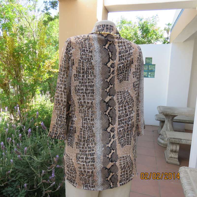 Elegant animal print polyester top size 36. Beige-peach and black. Bracelet length sleeves. As new