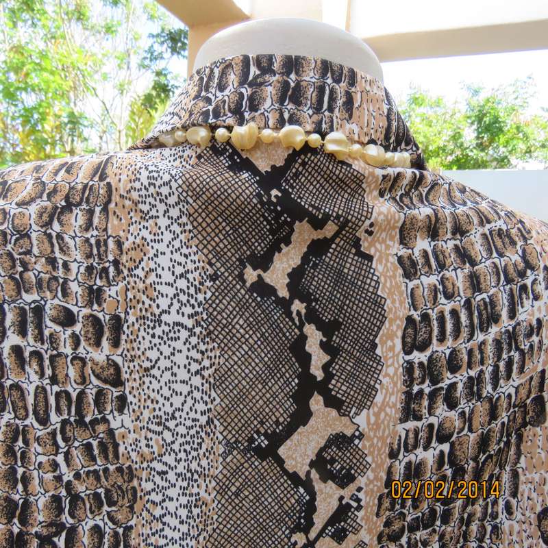 Elegant animal print polyester top size 36. Beige-peach and black. Bracelet length sleeves. As new