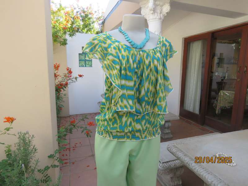 Jade-mustard graphic print on white top with frilled neckline. Elasticated waist. Size 30-32