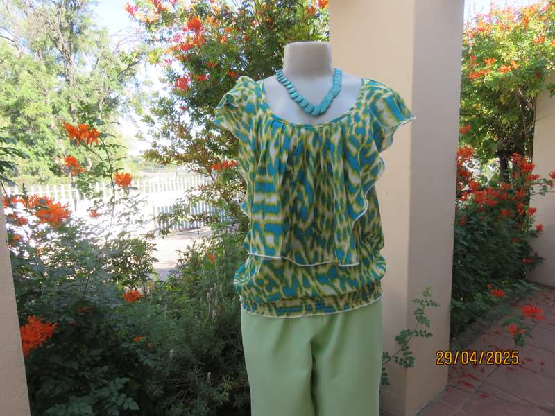 Jade-mustard graphic print on white top with frilled neckline. Elasticated waist. Size 30-32