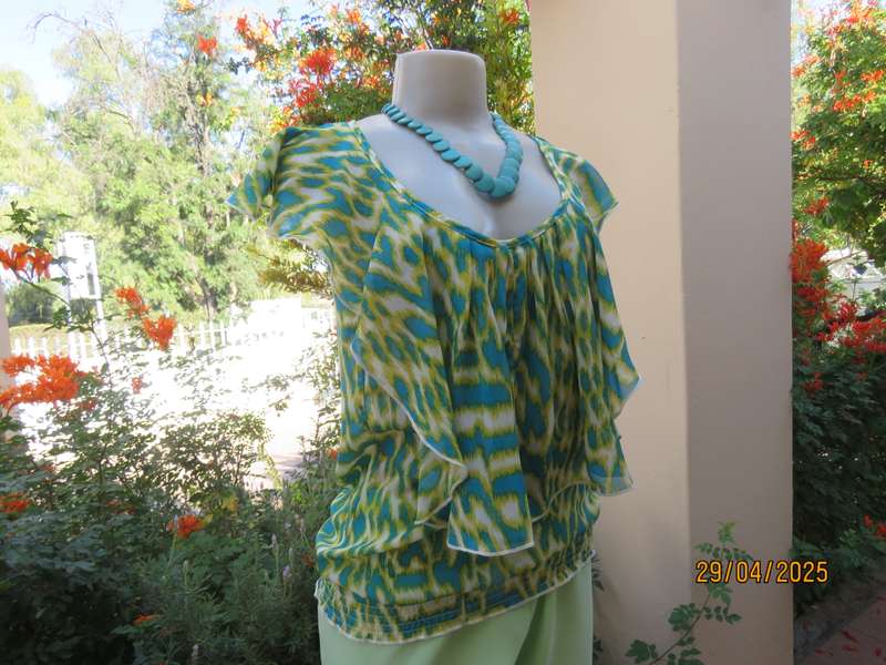 Jade-mustard graphic print on white top with frilled neckline. Elasticated waist. Size 30-32