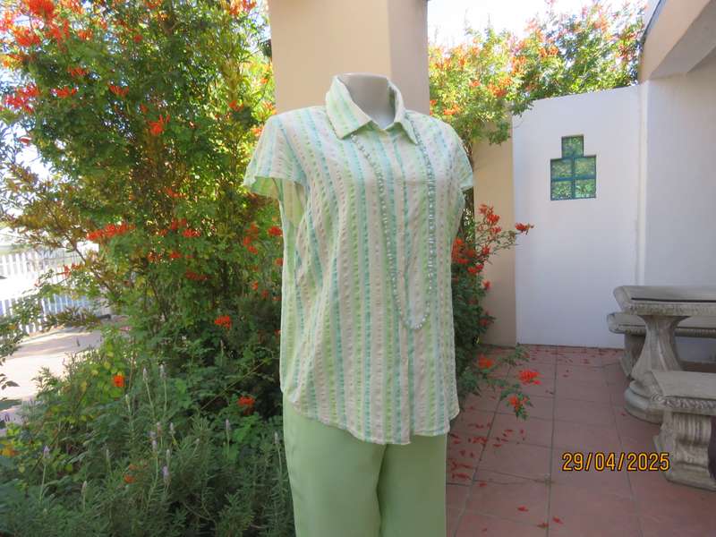 Vertical striped top in green shades and silver thread. Bubble cotton. Size 40.
