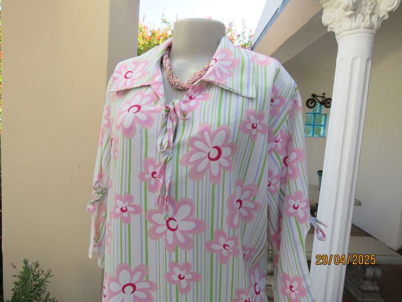 GLAMOUR slip over white polyester top with stripes and pink daisies. Size 44